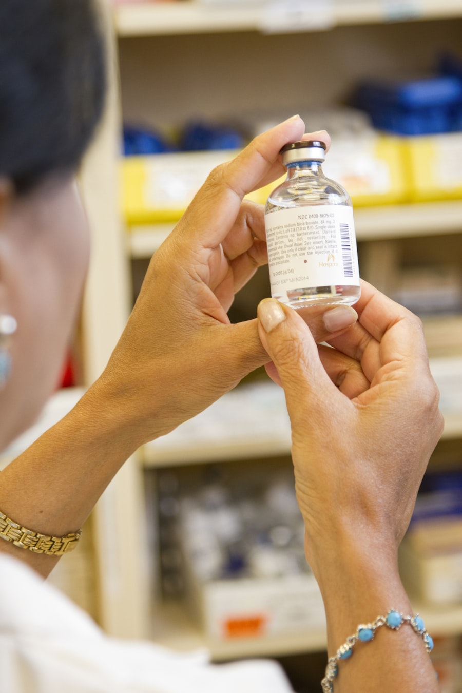 Conseil au comptoir, remise d'un produit en mains propres